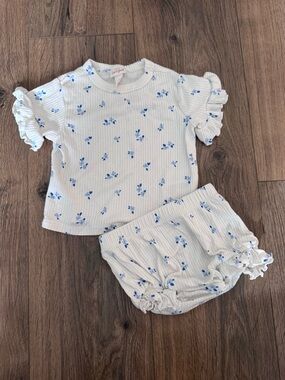 Cat & Jack White Ribbed Baby Short Set with Blue Floral Accents 12m